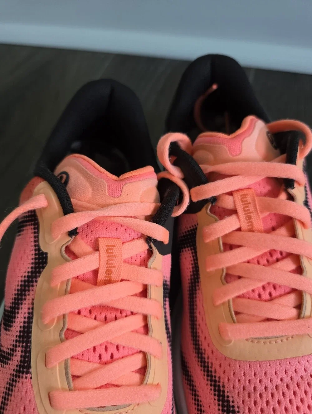 Lululemon Beyondfeel Women's 8 Neon Coral Athletic Running Shoes